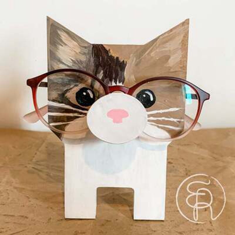 Animal-shaped mounts for glasses